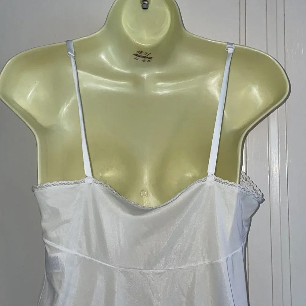 Vtg Vanity Fair white full slip with lace details - Picture 5 of 7